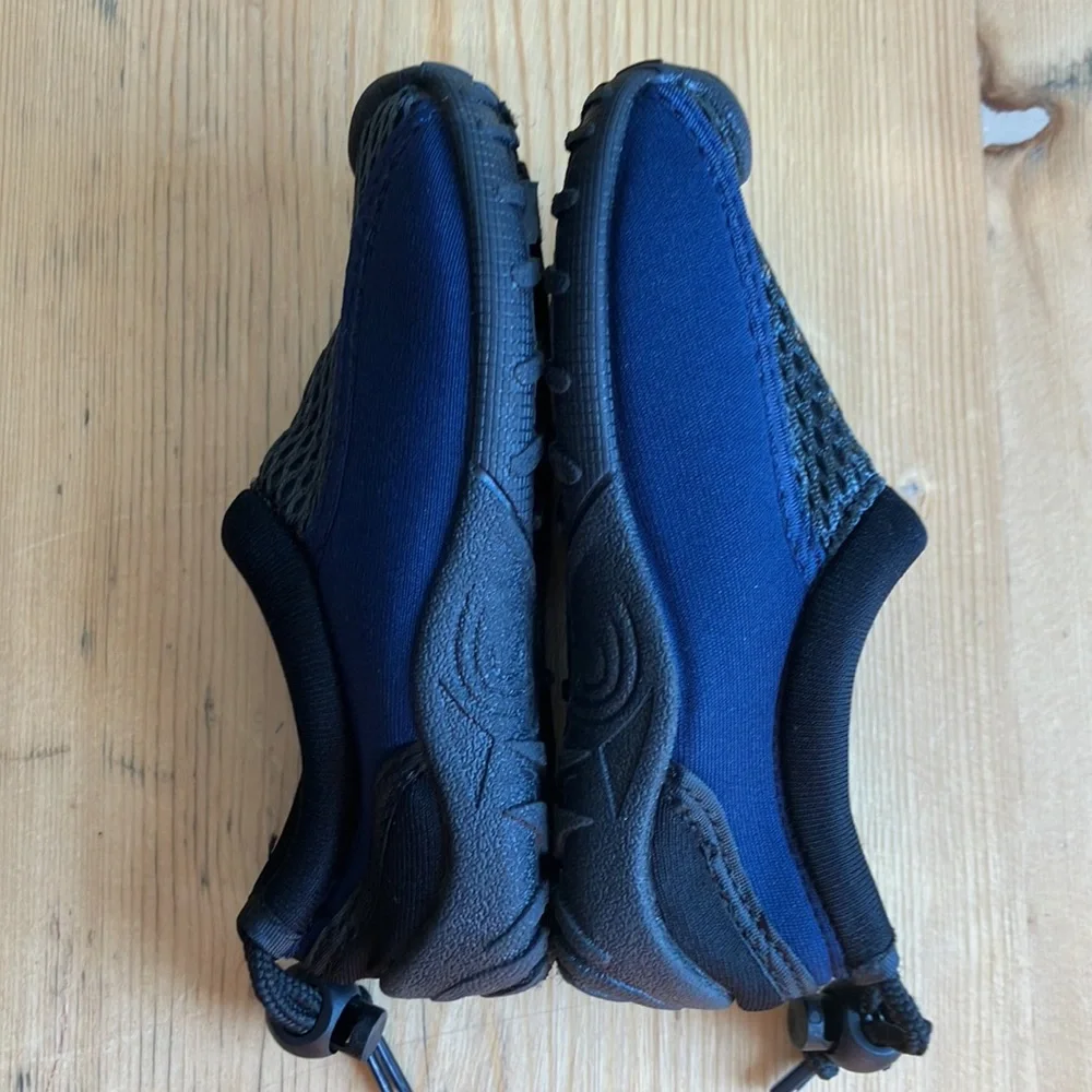 Lifeguard 5/6 Little Kids Water Shoes Blue Black Like New